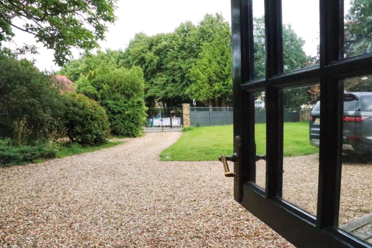 Lee Valley Lodge Чесхант Экстерьер фото