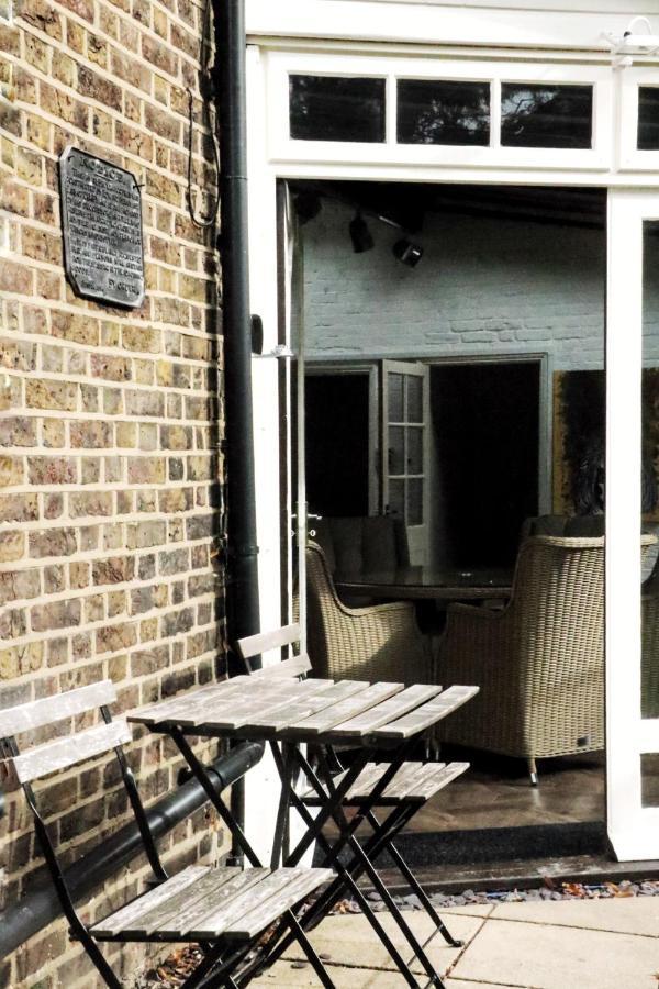 Lee Valley Lodge Чесхант Экстерьер фото